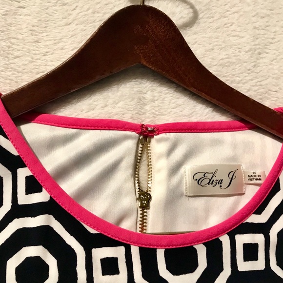 Pattern 3/4 Sleeve Shift Dress - Picture 2 of 5